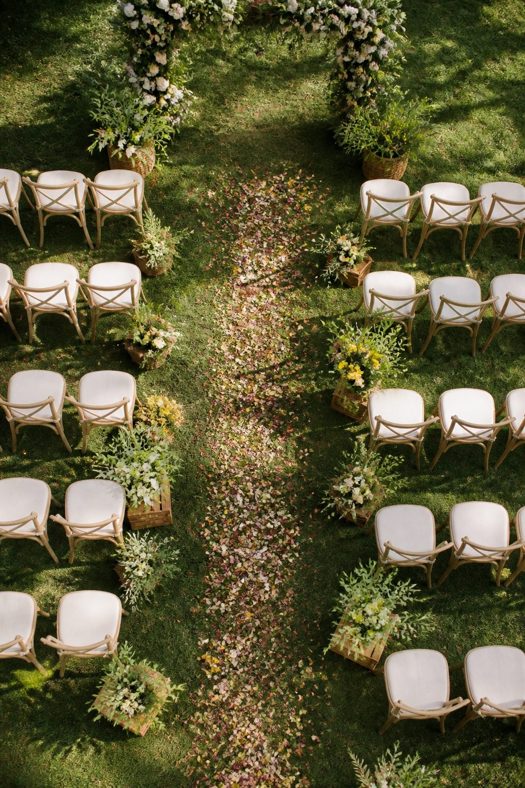 7 Garden Wedding Ideas for Every Season and Setting 11 Biodegradable materials and local flowers are used in wedding decorations.
